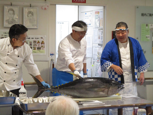 😍まぐろ解体ショー😍